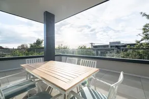 Luxurious 3 Bedroom Home Near Chadstone With Parking - Image 4