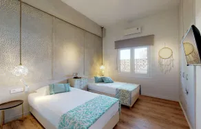 Beachfront Modern Property With 2 Outdoor hot Tubs Only 300m From Restaurants Shops - Image 2