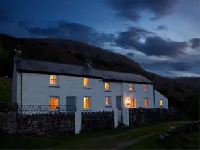 Luxurious Holiday Home in Crickhowell Garden - Image 3