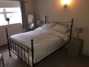 Large 2-bed House Derbyshire off Chatsworth rd - Image 2