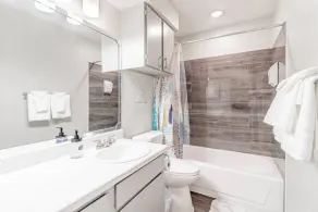 Sola 1BR Work Play Close to Downtown - Image 5