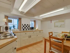Beautiful Holiday Home in Wadebridge With a Fireplace in the Bedroom and a Lovely Garden - Image 4