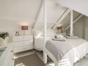 Harbour Retreat - Image 5