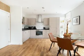 The Hoxton Docks - Modern & Bright 1BDR Flat With Study Room & Balcony - Image 5