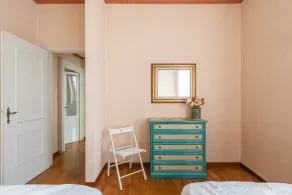 Elisabeth in Villa with Private Parking - Image 4