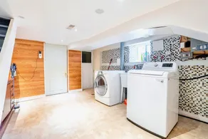 3BR Townhouse - St Clair West Village w Parking - Image 4