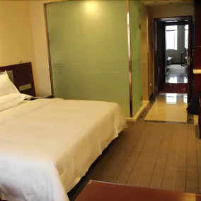 Golden Cube Hotel - Image 2
