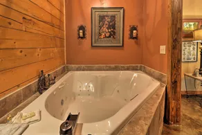 Texas Forest Country Retreat - Image 3