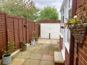Lovely 2-bed House in Bramley With Field View - Image 5