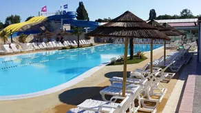 Bungalow With 3 Bedrooms in Les Mathes, With Shared Pool and Furnished Terrace - 6 km From the Beach - Image 2