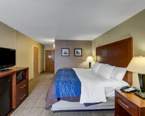 Deluxe Inn Plano - Image 2