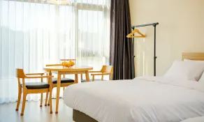 Cozy Hotel - Image 3