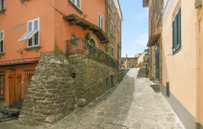 Stunning Home in Colle di Buggiano With Wifi and 3 Bedrooms - Image 4