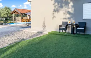 Stunning Home in Drinovci With 4 Bedrooms, Wifi and Outdoor Swimming Pool - Image 3