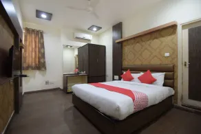 OYO 24936 Hotel C-9 - Image 2
