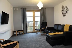 Forest View Apartment 7 - Image 2