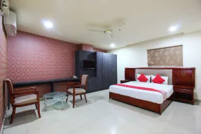 Chandra Grand Hotel by OYO Rooms - Image 5