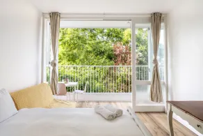 Bright & Sunny Apt in Trendy Location - Image 2