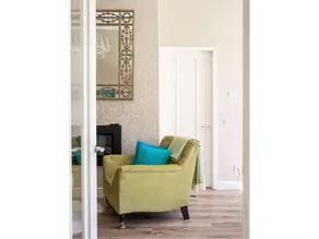 Stunning 1BR Apartment in Central York w/Parking - Image 2