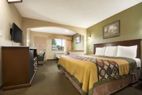 Super 8 by Wyndham Baton Rouge/I-12 - Image 3