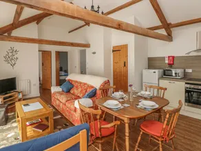Snowdrop Cottage - Image 2