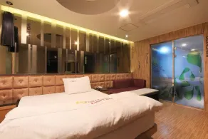 Khan Motel - Image 4