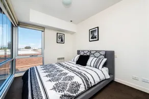 Melbourne Beachside Apartment - Image 2