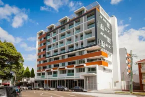 Stylish Apartment near Airport & Station - Image 3
