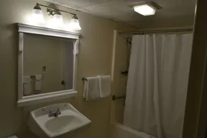 The Ship Motel - Image 2
