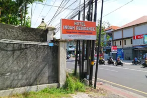 Super OYO 91495 Hotel Indah Residence - Image 1