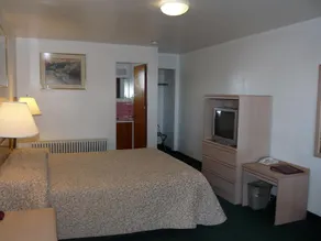 Columbia Inn Astoria - Image 2