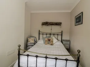 9 Oaklands Terrace - Image 3
