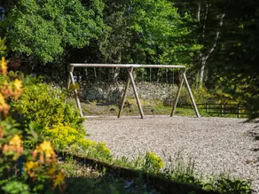 Lakeside Cottage - Image 2