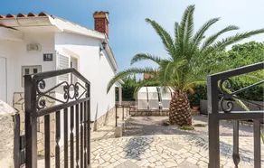 Amazing Home in Ravni with Hot Tub, WiFi & 1 Bedrooms - Image 3