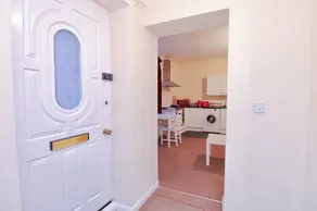 Cosy 2BD Flat Lincoln City Centre Sleeps 3 - Image 2