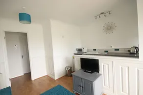 22E Medmerry Park 2 Bedroom Chalet Near Coast - No Manual Workers Allowed - Image 2