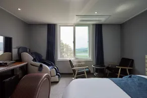 Gloa Hotel - Image 2
