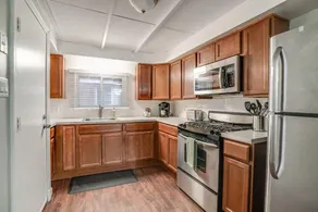 Stylish Getaway of University District - Image 5