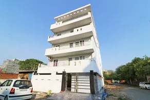 Hotel Prime by OYO Rooms - Image 3