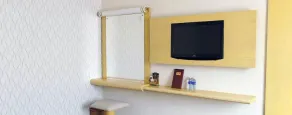 Holiday Hotel - Image 2