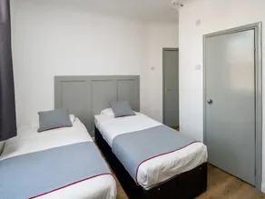 OYO Kings Hotel - Image 2