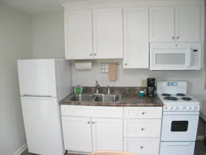 Beach House Inn and Suites - Image 5