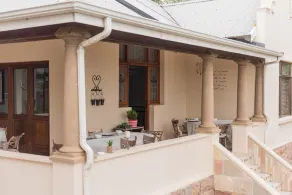 Le Port Guesthouse - Image 4