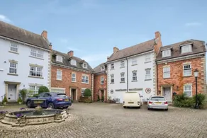 Captivating 1-bed House in Coleshill, Birmingham - Image 5