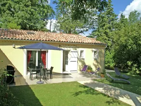 Recently built villa with shared swimming pool near the village of Piolenc - Image 3