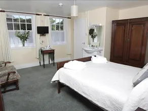 Overstream Guest House - Image 4
