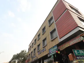 Capital O Hotel Krishna - Image 4