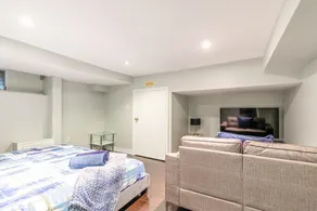 Bright and Spacious - 3BR Apt With Netflix - Near High Park - Image 2