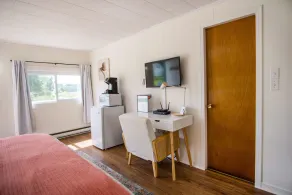 Friar’s Bay Inn And Cottages - Image 4