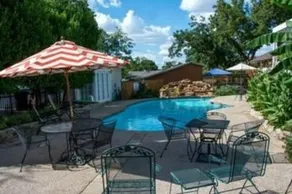 Rosen House Inn - Image 5